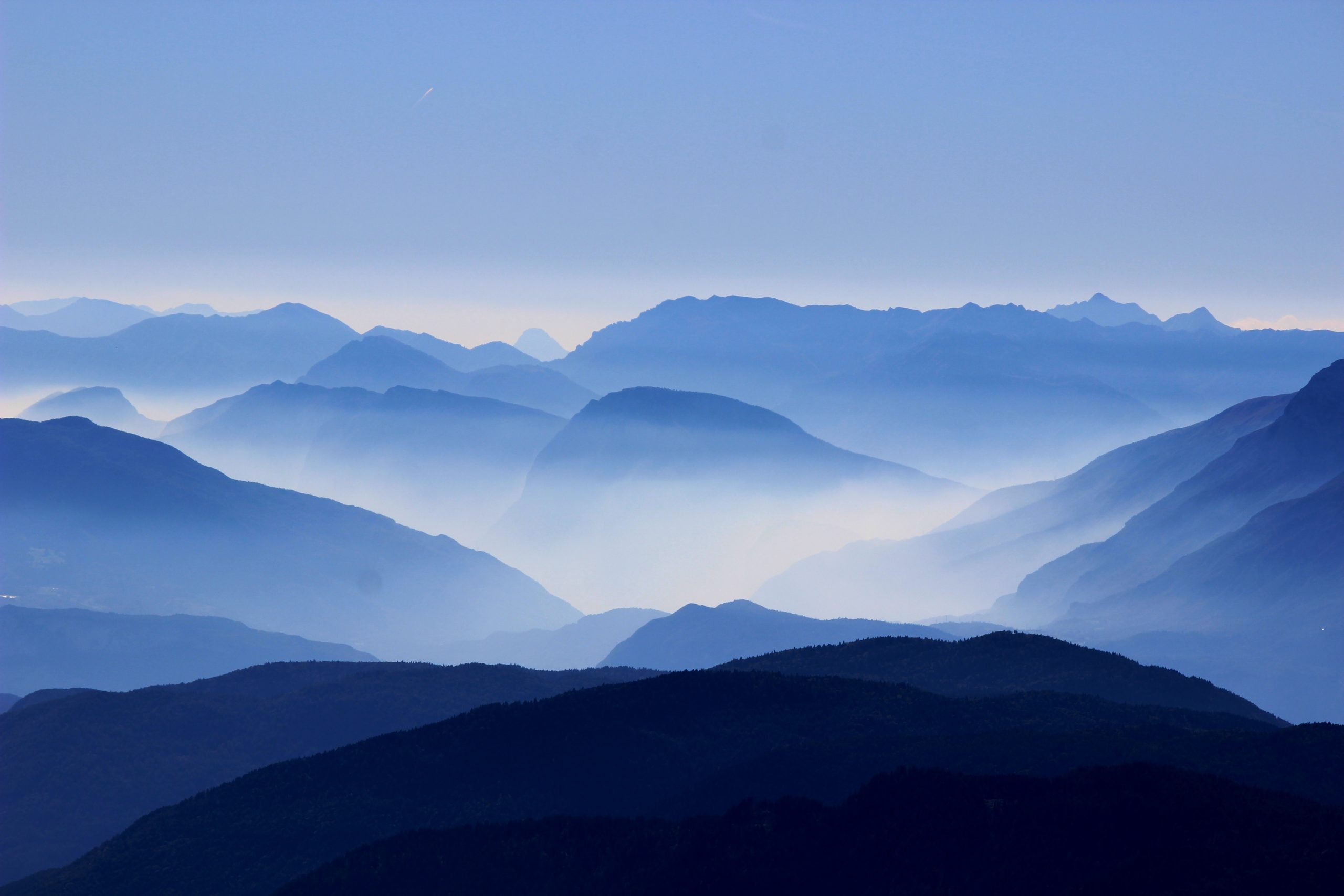 wallpaper Landscape photo of mountains with fog