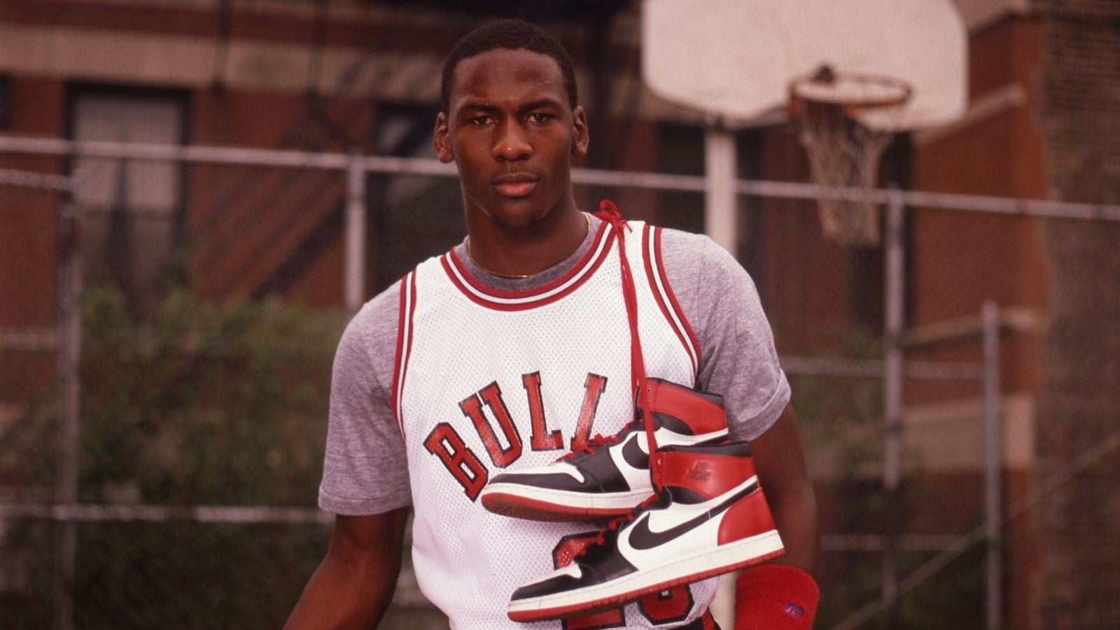 White and red Bulls NBA jersey wallpaper, basketball, Nike, Michael Jordan