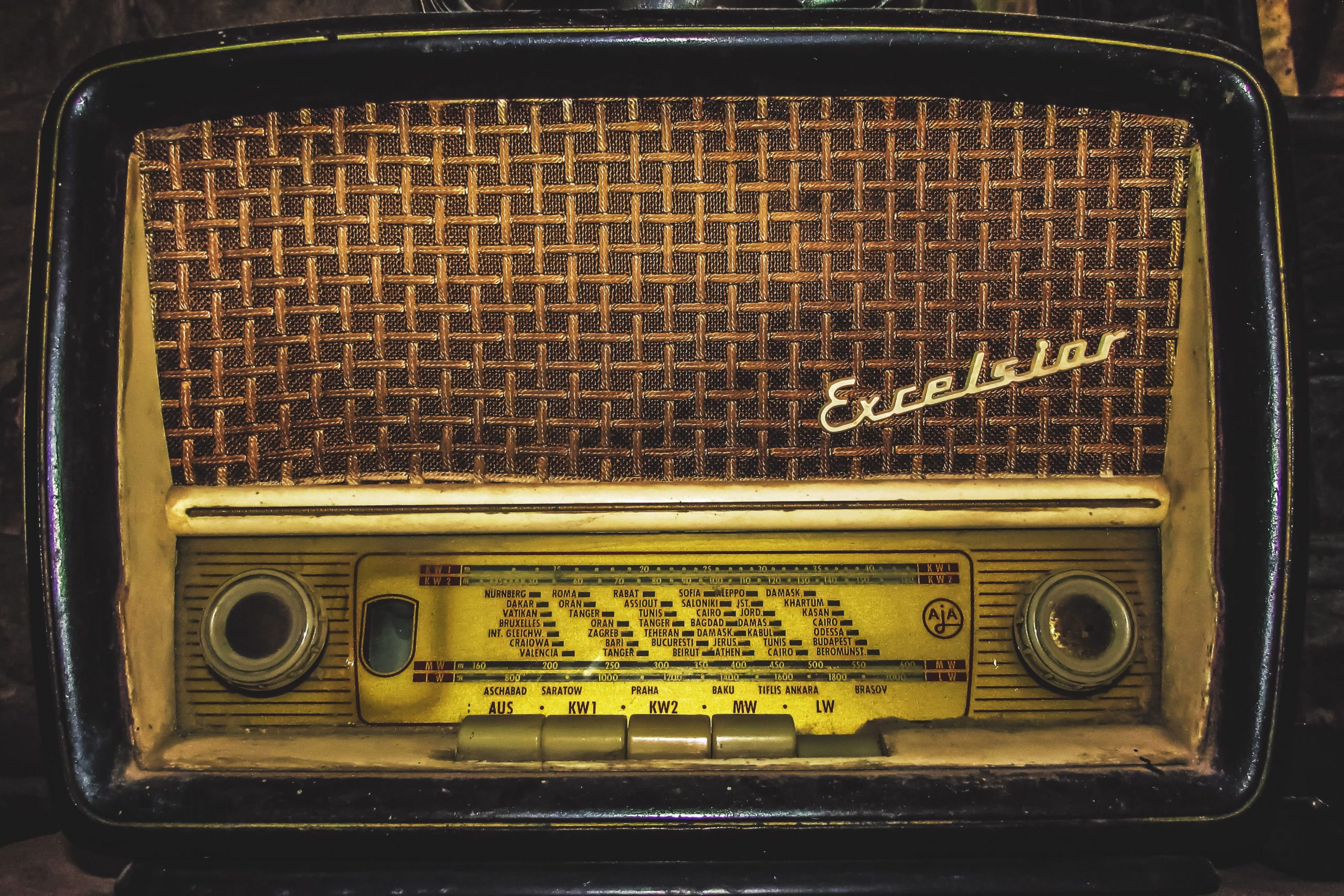 An old retro vintage radio wallpaper, technology, music, retro Styled, old-fashioned
