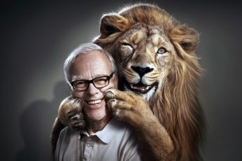 Funny man and lion wallpaper, smile, face, Paws