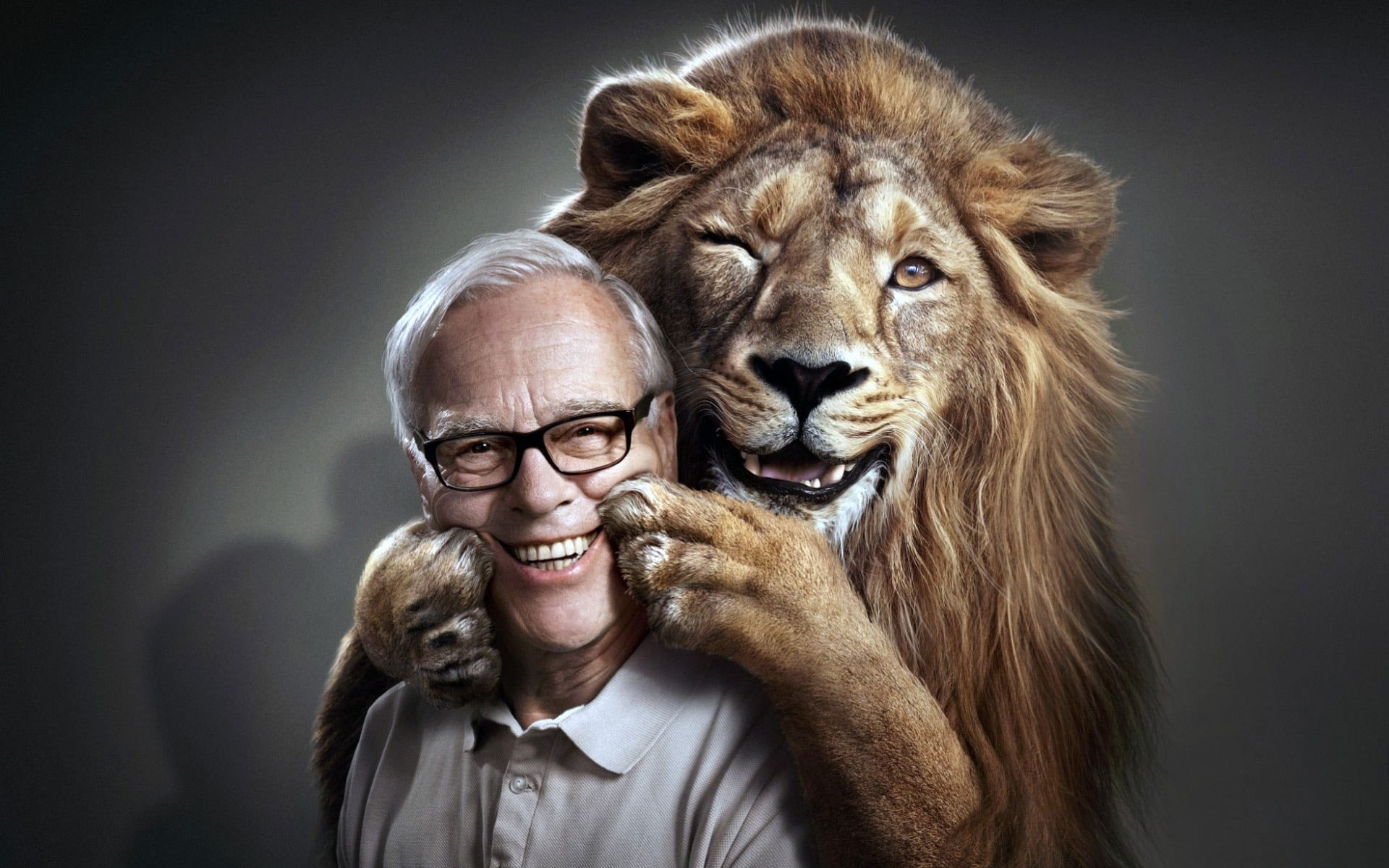 Funny man and lion wallpaper, smile, face, Paws
