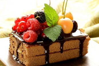 Slices of cake with fruit toppings wallpaper, chocolate, food, raspberries