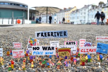 Freeriver protest figure collection wallpaper, models, art, artist, joanna bond