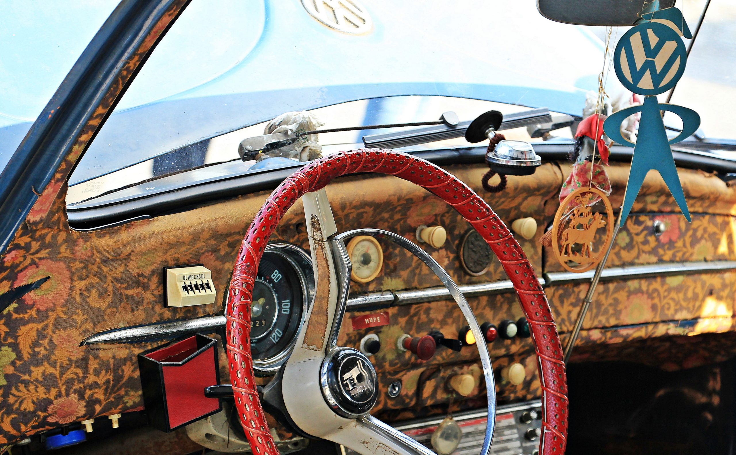 Red and white steering wheel wallpaper, vw beetle, oldtimer, vehicle