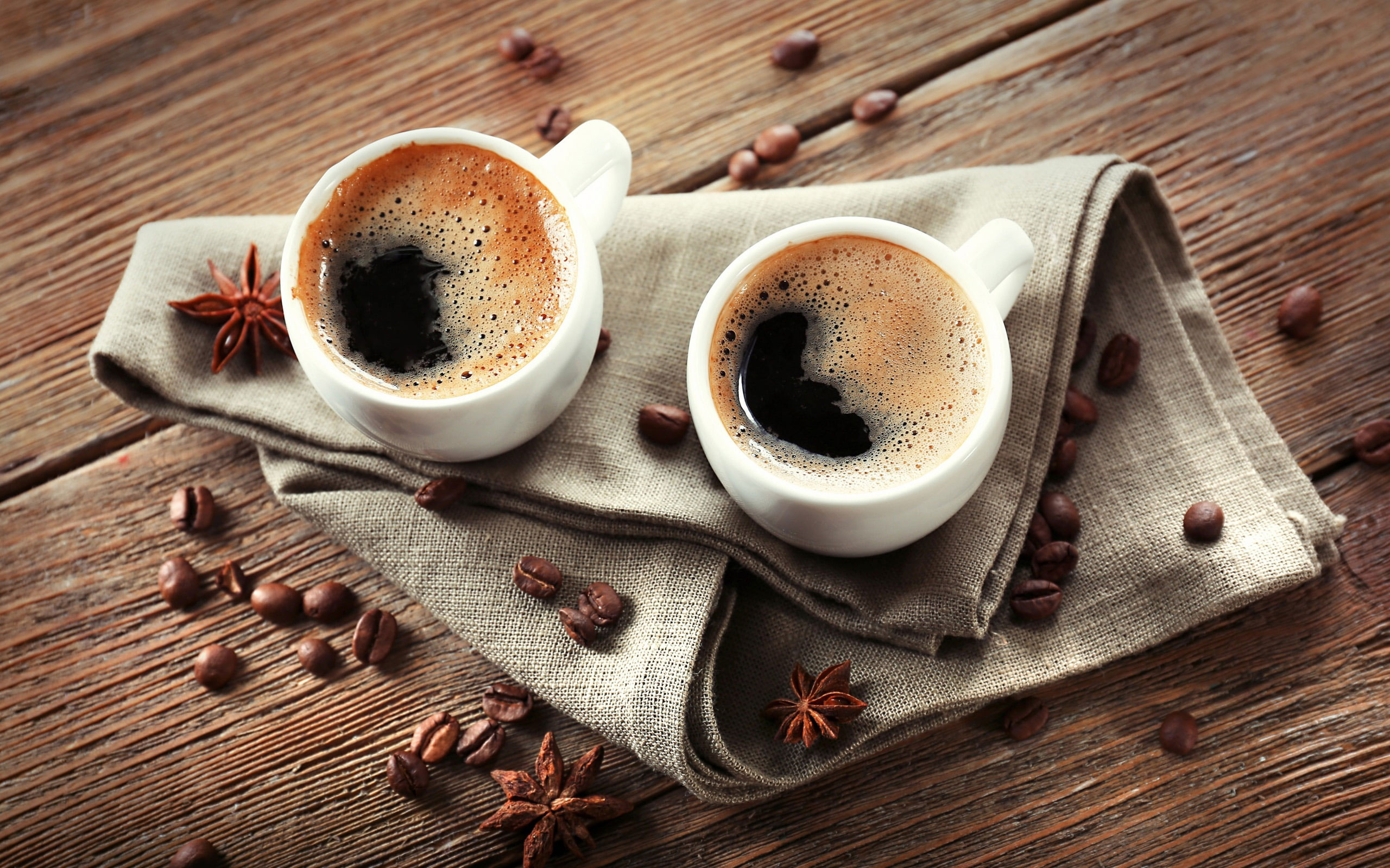 Two cups of coffee, beans wallpaper