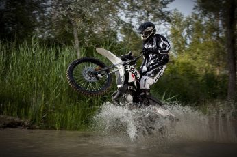 Wallpaper White And Black Off Road Bike, Water, Squirt