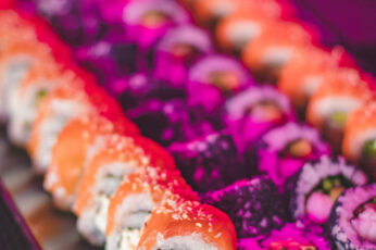 Wallpaper Maki Sushi On Glass Plate, Close Up