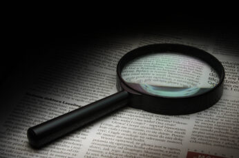 Wallpaper Round Magnifying Glass With Black
