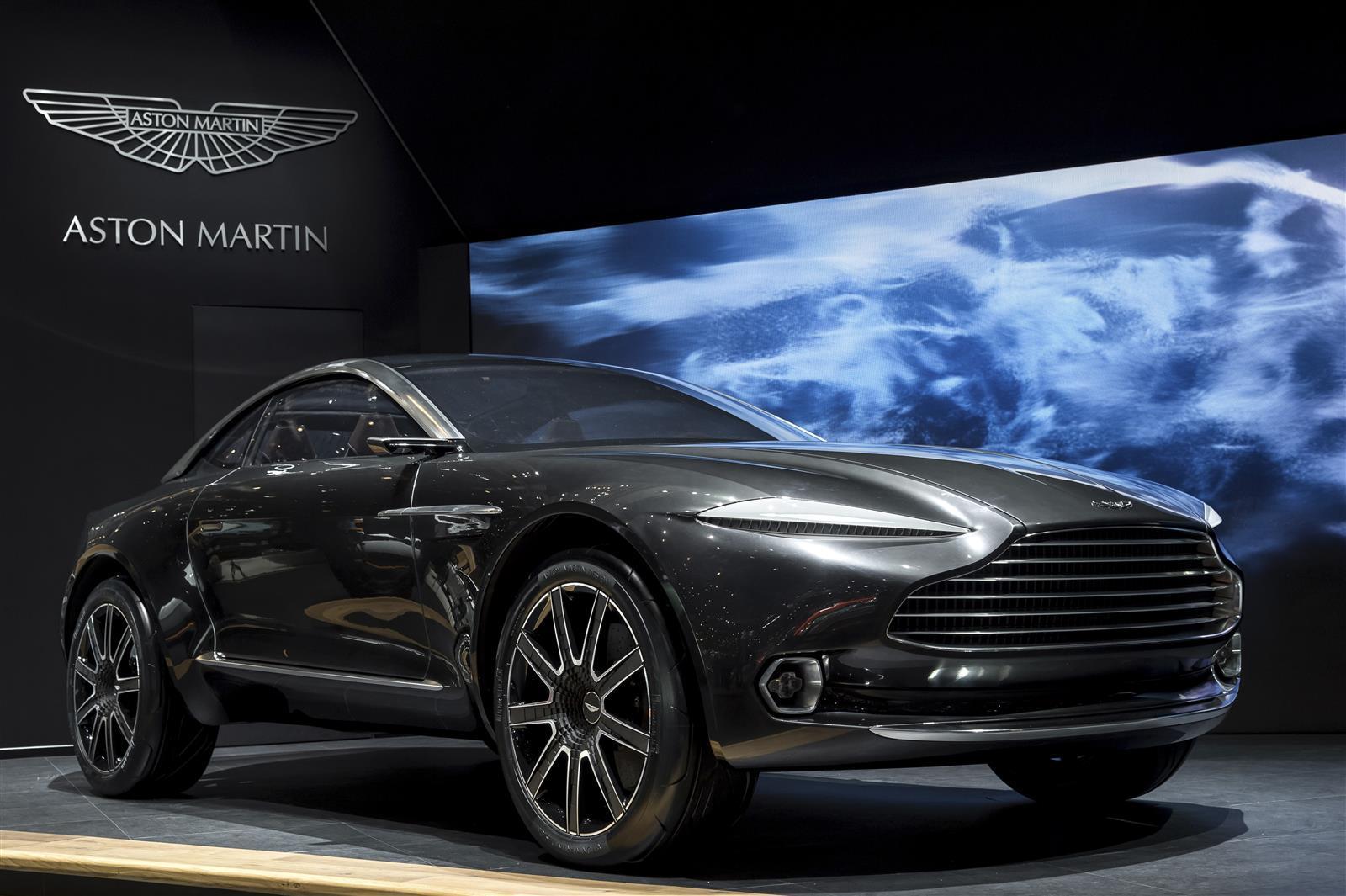 Aston Martin DBX Desktop Wallpaper