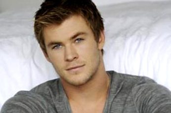 Chris Hemsworth Wallpapers For Free