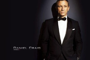 Daniel Craig iphone 13 wallpaper