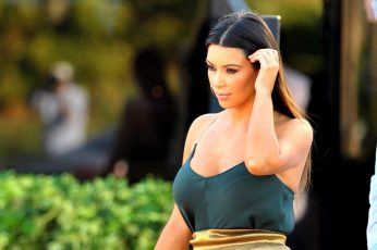 Kim Kardashian Iphone Wallpaper